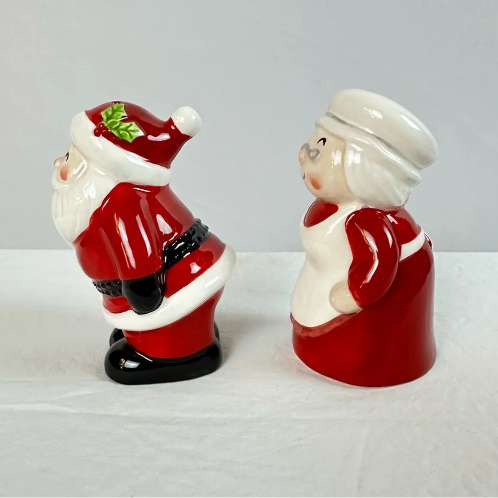 Santa and Mrs. Claus salt and pepper shakers